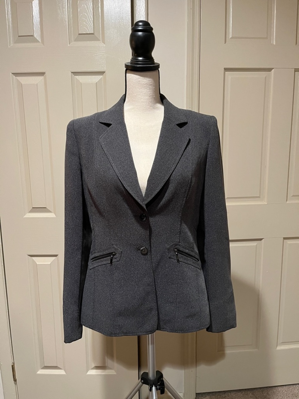 Tahari Women's Charcoal Gray Tailored Blazer Jacket